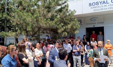 Sgksen genel başkanı "Eğer servis ihale süreci başlatılmazsa 28 Haziran'dan itibaren yeni servis ihalesi yapılıncaya kadar sivil itaatsizlik eylemi yapacağımızı ilan ediyoruz." Dedi